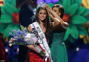 Congratulation! Miss Nevada USA Nia Sanchez is seen getting her crown