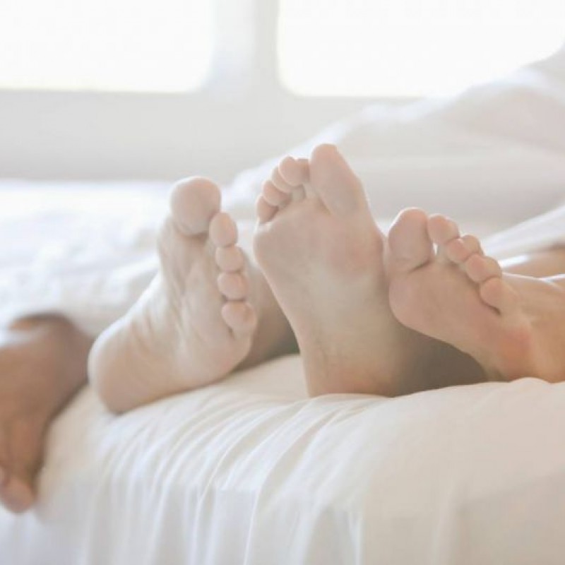 Couple-Feet-In-Bed-The-Trent-795x530