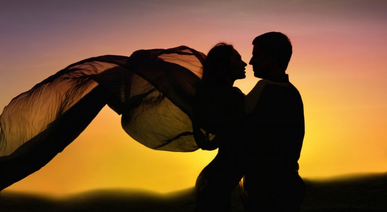 Romance-Couple-Dancing-in-Love-Sunset1-e1393881197160-795x436
