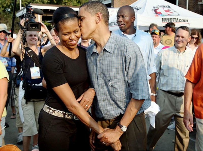 Michelle-Obama-Kiss-TheinfoNG1