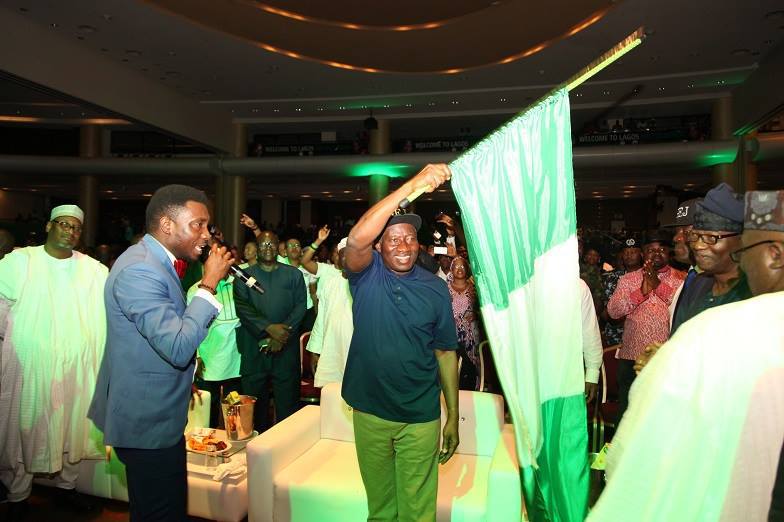 Is this true about president Jonathan, did he really do this? - Exclusive photos from GEJ's meet the president event president jonathan theinfong.com