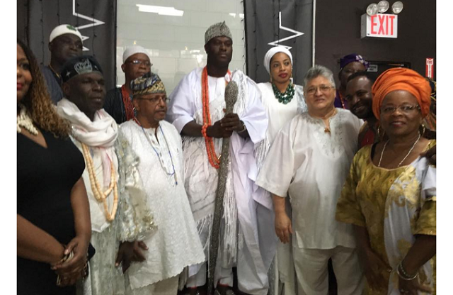 How white U.S folks greeted the Ooni of Ife