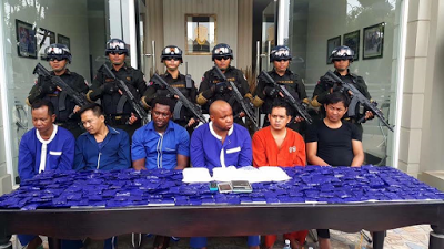Photos of the Nigerian drug trafficker sentenced to 25 years in jail with his Vietnamese wife in Cambodia theinfong.com