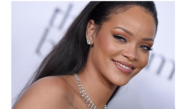 Rihanna-Fine-Face