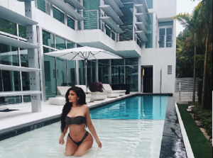 kylie-jenner-shows-off-her-body-in-a-miami-mansion