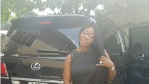 mercy-johnson-shows-off-her-customized-car
