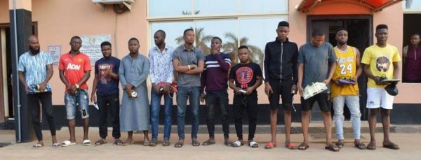 EFCC arrests 19 yahoo boys