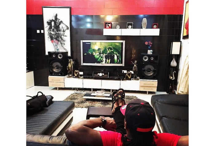 Paul Okoye shows off his sitting room as he enjoys movie (See Photo) theinfing.com 700x476
