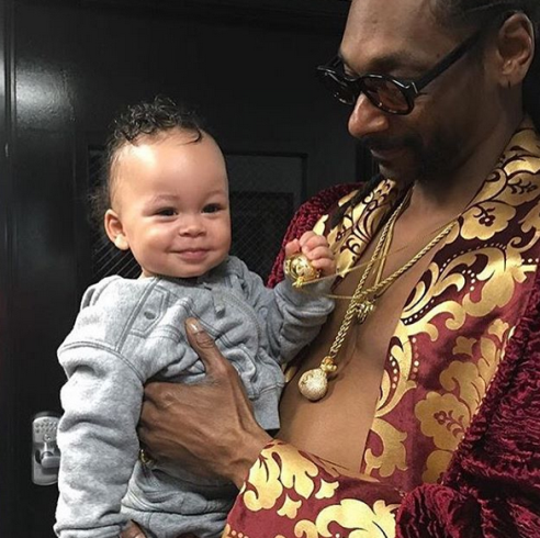 Snoop Dogg shares a pic of himself with his grandson theinfong.com