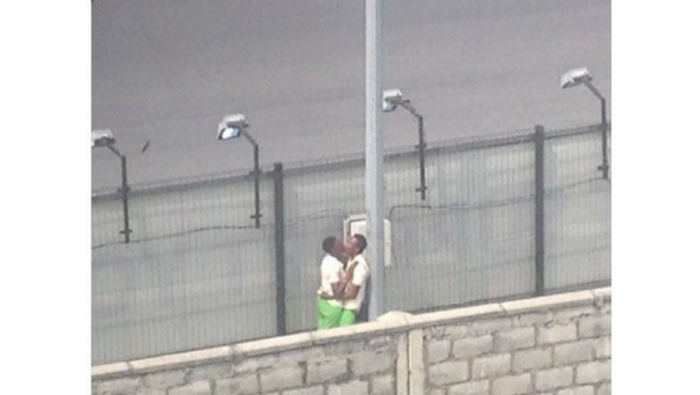 Two secondary school students seen making out on Lekki road (Photos) theinfong.com 700x395