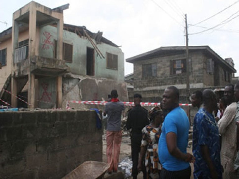 Woman killed and many injured after building collapses in Mile 12, Lagos state theinfong.com