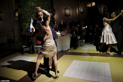 Obama and Michelle do the Tango dance during state dinner in Argetina theinfong.com