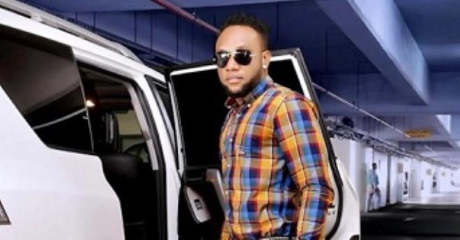 See how KCee got fans clapping over his outfit - He looked legendary! theinfong.com