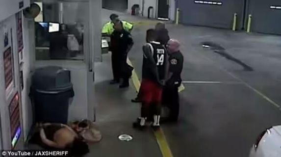 Nigerian Florida policeman in trouble for punching handcuffed woman in the face and chest theinfong.com