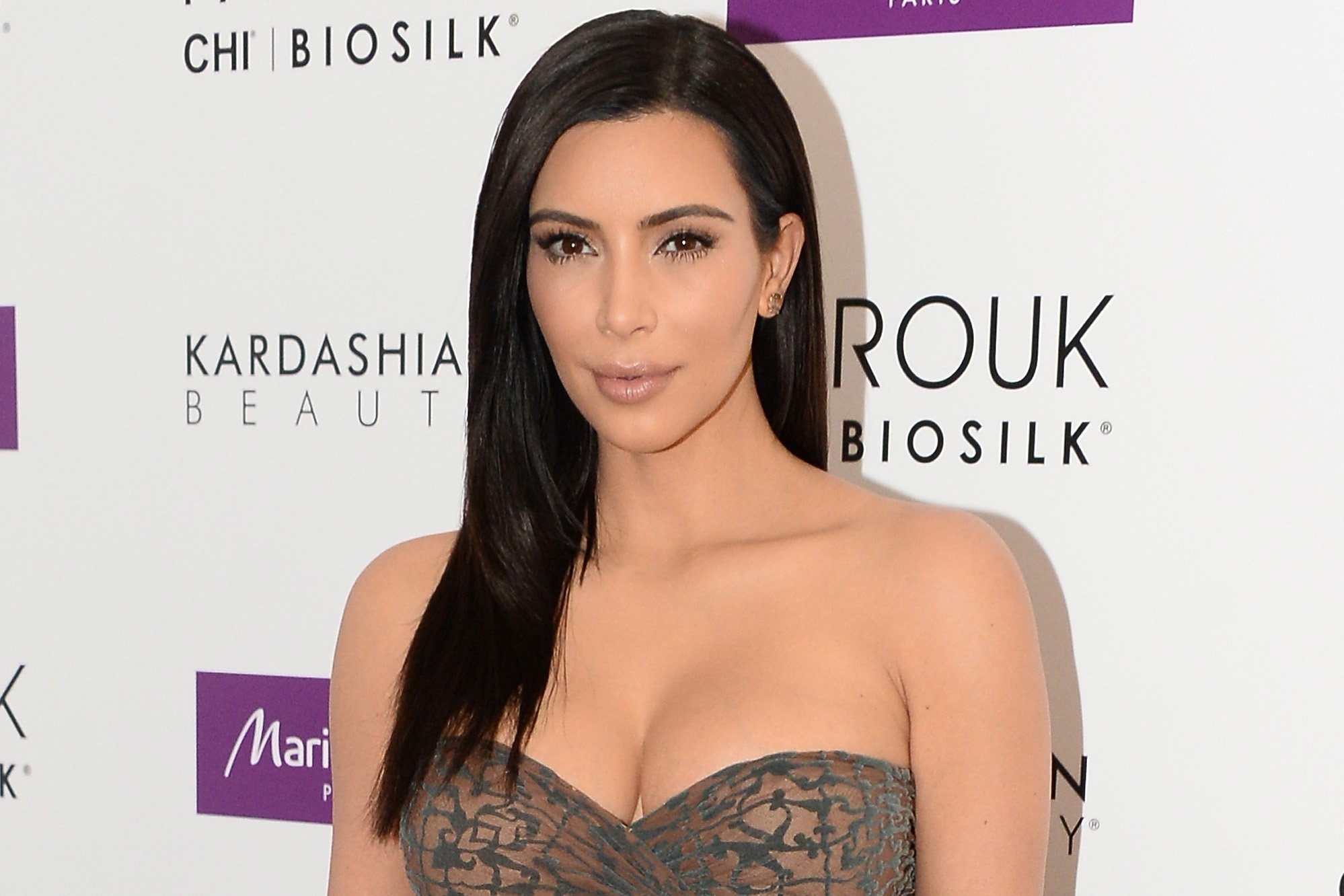 11-million-worth-of-jewellery-stolen-from-kim-kardashian-at-gunpoint-in-paris-theinfong-com