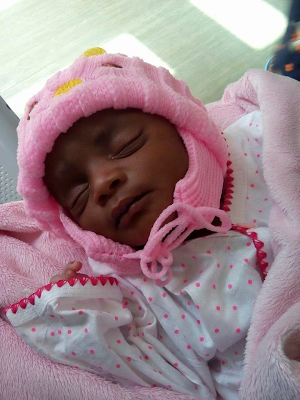 photos-nigerian-woman-adopts-a-baby-found-abandoned-by-the-roadside-in-sokoto-state-theinfong-com