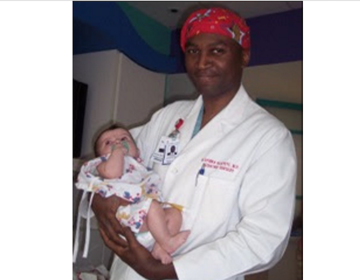 fg-hails-nigerian-doctor-in-usa-for-a-successful-surgical-feat-on-an-unborn-baby-in-the-mothers-womb-theinfong-com-700x545