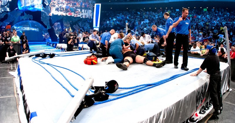 Big-show-ring-collapse-10 most shocking WWE moments of the in history (With Pictures)-theinfong.com