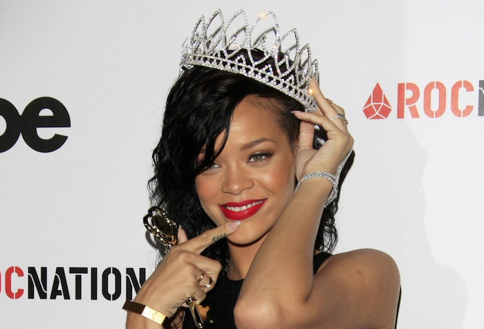 12 celebrities who pretend to be kind, but are actually terrible - rihanna -theinfong.com-700x476