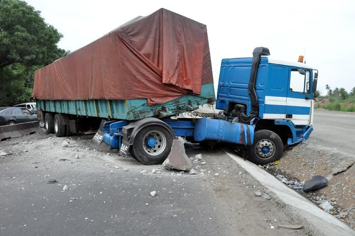 Ways to avoid accidents on Lagos-Ibadan Expressway