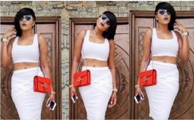 Rukky Sanda shows off her belly button