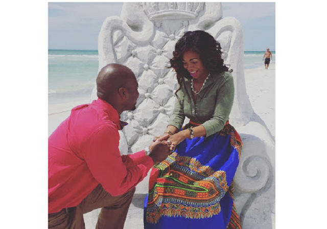 Guy builds throne from beach sand so he can propose