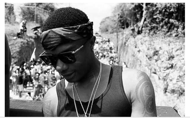 Wizkid shows off his own customized StarBoy gold chain