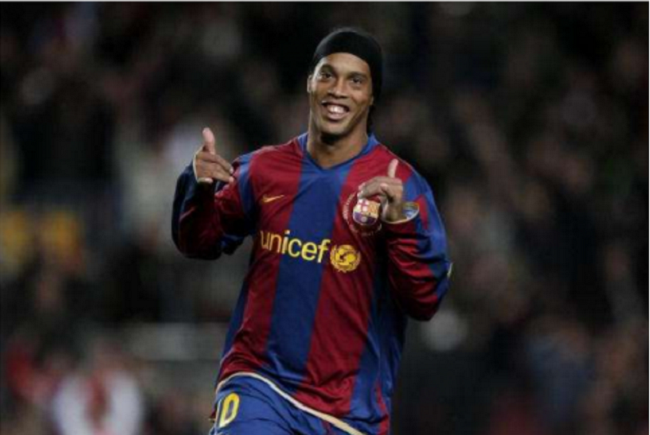 Barcelona signs Ronaldinho again