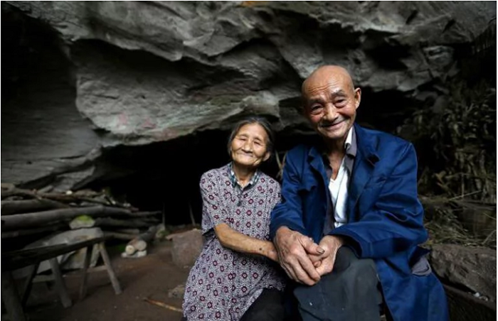 couple-who-lived-in-a-cave-for-54-years
