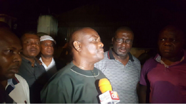 police-and-dss-operatives-manhandle-governor-wike