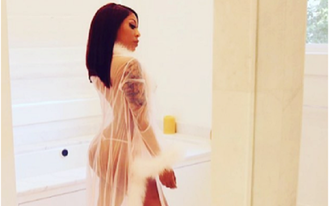 k-michelle-shows-off-her-curves