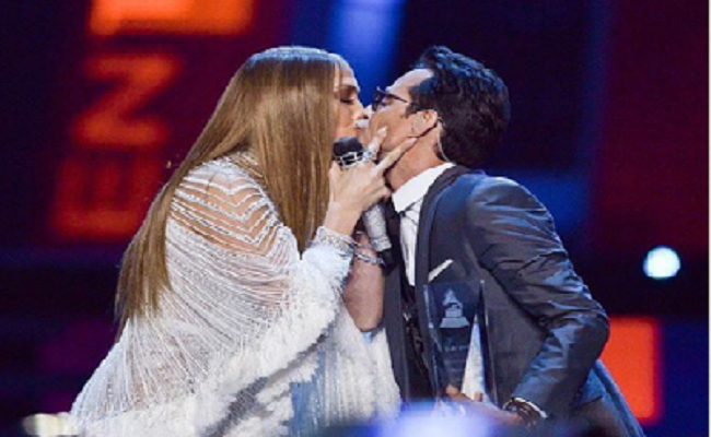 jennifer-lopez-and-her-married-ex-husband-marc-athony-kiss