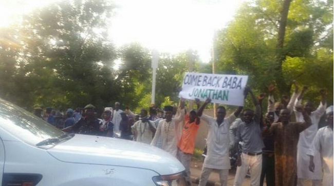 sokoto-residents-carry-placards-calling-for-gej