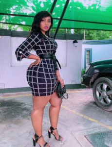 Heavily Endowed Tanzanian model disturbs the internet with her assets (Photos)2
