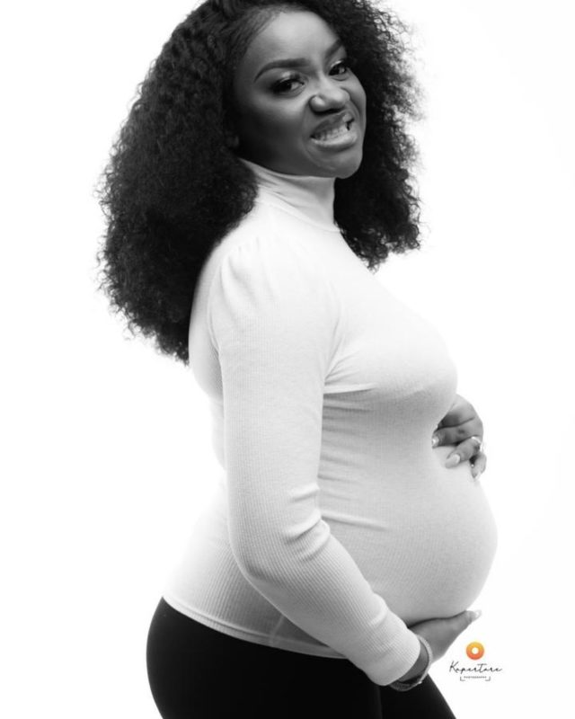Chioma shares chubby maternity shoot while she was pregnant, Davido teases her (Photo)