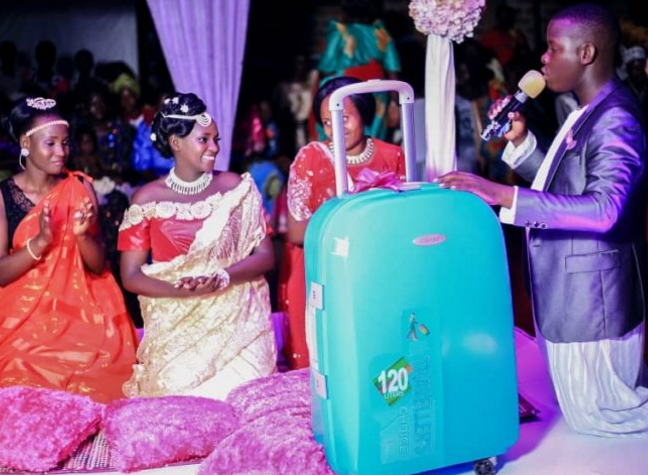 Man weds lady that helped pay his transport fare 6 years ago (Photos)