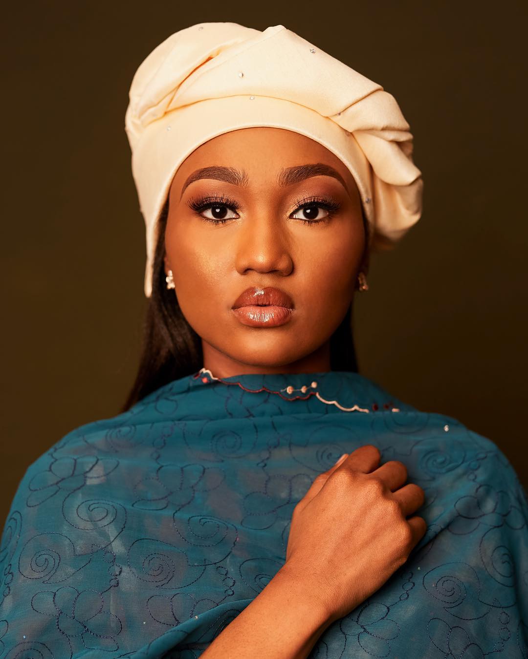 The smile, class and carriage - 5 photos of Zahra Buhari and Chioma Avril to prove they look like sisters