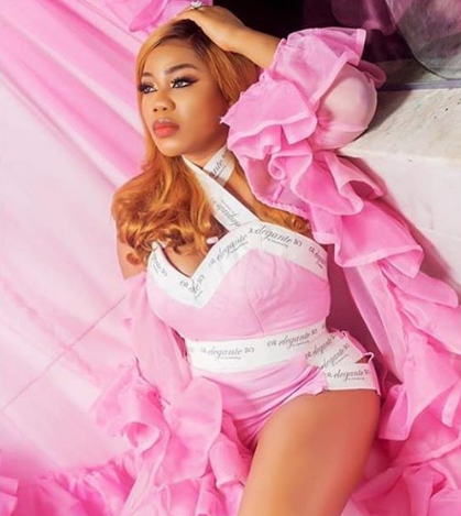Toyin Lawani ushers in the new month with her crazy twerking skills (Video)