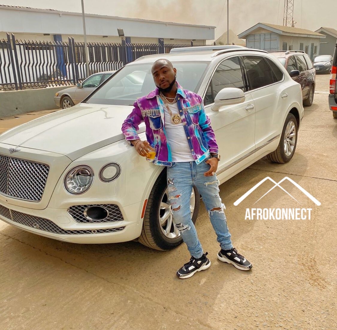 You’re dead! -Davido reacts as Father DMW cruises with his pricey Bentley (Video)