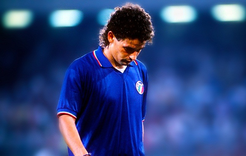 Italys-Roberto-Baggio-walks-off-the-pitch-dejected-as-Italy-are-eliminated-from-the-tournament-Photo-by-Bob-ThomasGetty-Images