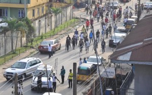 According to Premium Times, riot has broken out in in Ariaria and Ogborhill Aba, Abia state, following the alleged killing of an Igbo trader by a Hausa man.