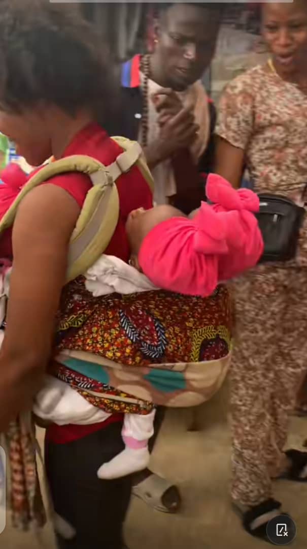 Mother of triplets carries them at once at a market, stirs reactions (Video)