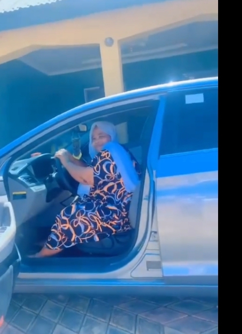 GOE buys new car for his mother after N20M gift from Wizkid