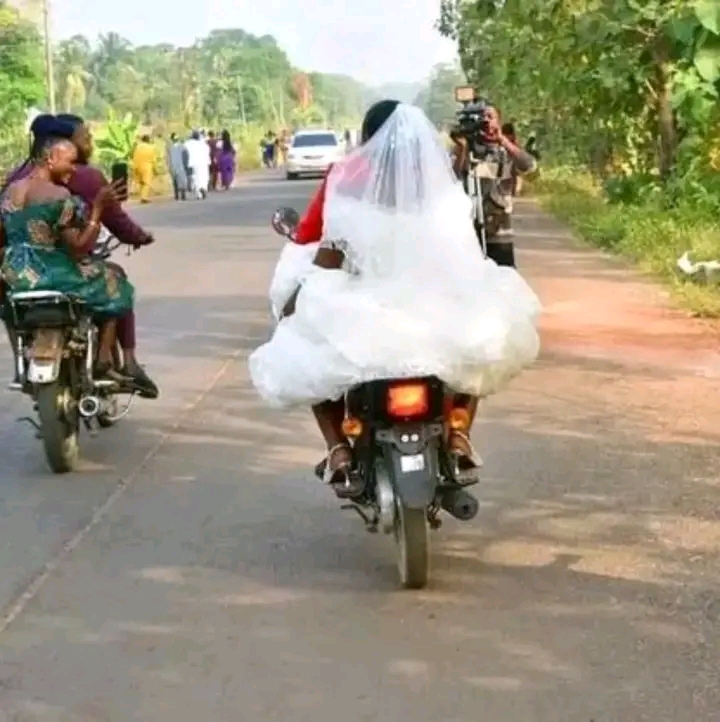 “Life no suppose hard” – Adorable moment Nigerian couple arrived their church wedding on a bike