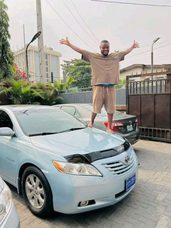 “You transitioned me from nobody to somebody” — Skit maker, Nduka overjoyed as his boss, Sabinus, gifts him a car