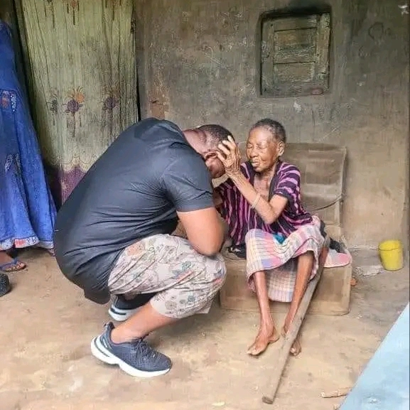 Fashion designer, Ugomdi Ogbonna and friends builds new house for helpless Elderly Woman in Abia State