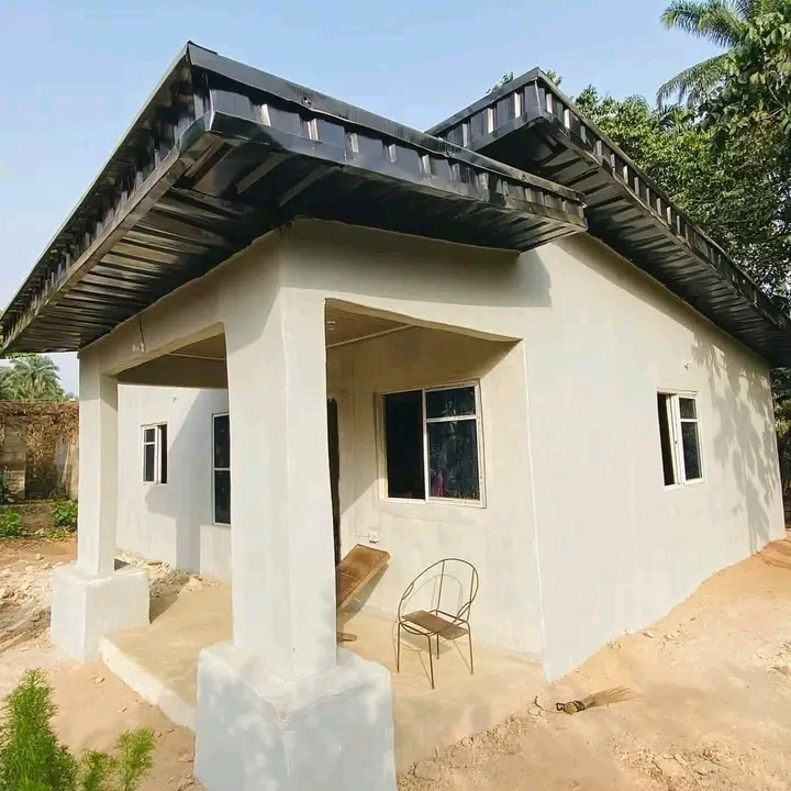 Fashion designer, Ugomdi Ogbonna and friends builds new house for helpless Elderly Woman in Abia State