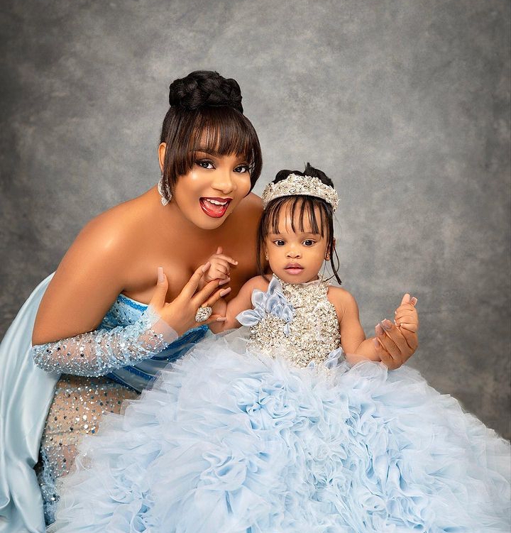 "E P@in Am"- Netizens react as Lord Lambo shares photos of himself & child with Queen Atang, hours after she announced her engagement to another man
