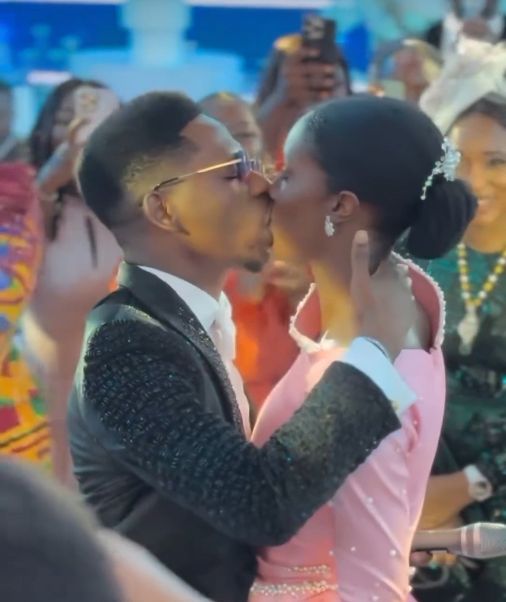 “That kiss is nothing close to holy ooo.Man of God has been hungry" — Netizens react as Moses Bliss and his wife lock lips at wedding (Video)