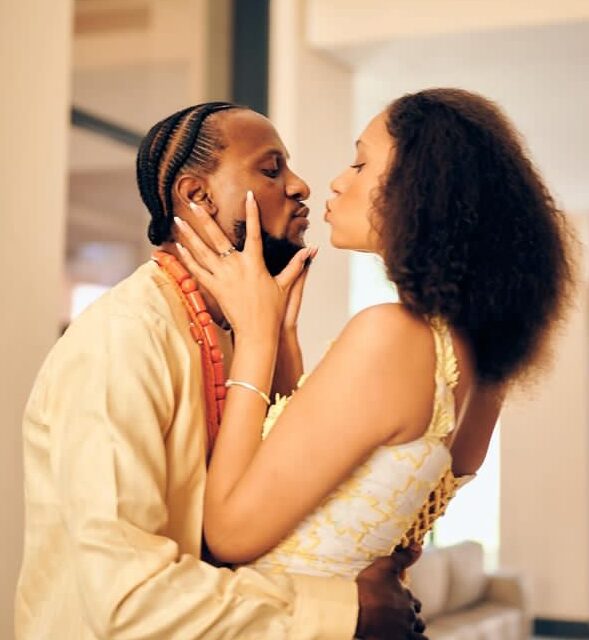 “Supportive husband” – Moment Omashola shouts ‘Warri’ as wife goes to receive award in school